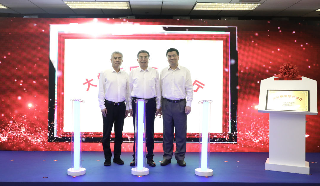 政策“集成式”公開(kāi)、聘任政務(wù)公開(kāi)企業(yè)觀察員……長(zhǎng)寧營(yíng)商環(huán)境再優(yōu)化2.jpg
