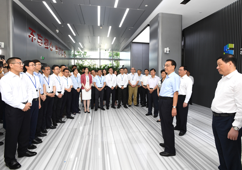 李克強(qiáng)在上海考察強(qiáng)調(diào)抓住新機(jī)遇，對標(biāo)國際先進(jìn)水平